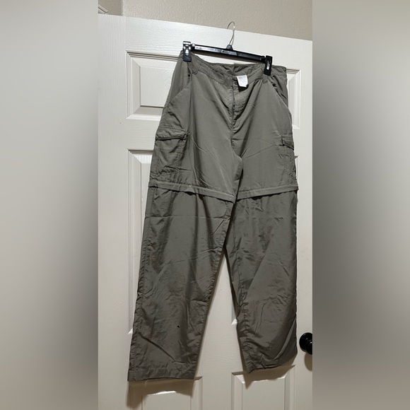 Columbia Pants - Columbia zip off pants - 1 small hole front of right leg below zipper. See photo